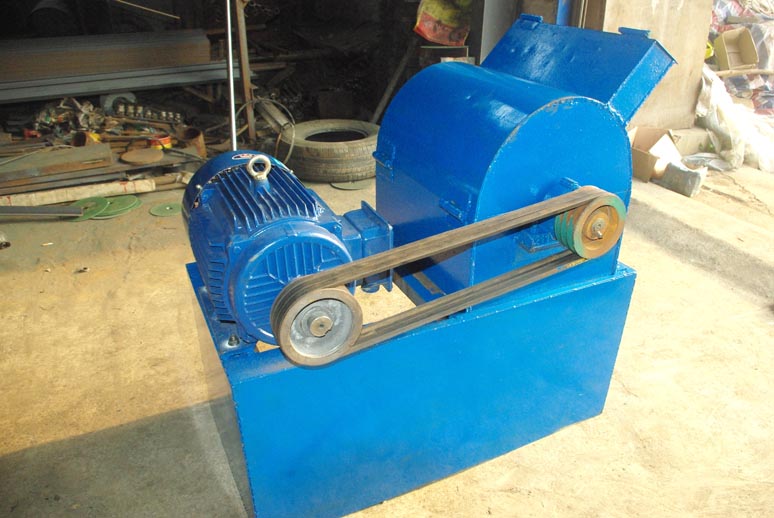 粉餅機，碎餅機，大餅打碎機，花生茶籽大豆餅粉碎機