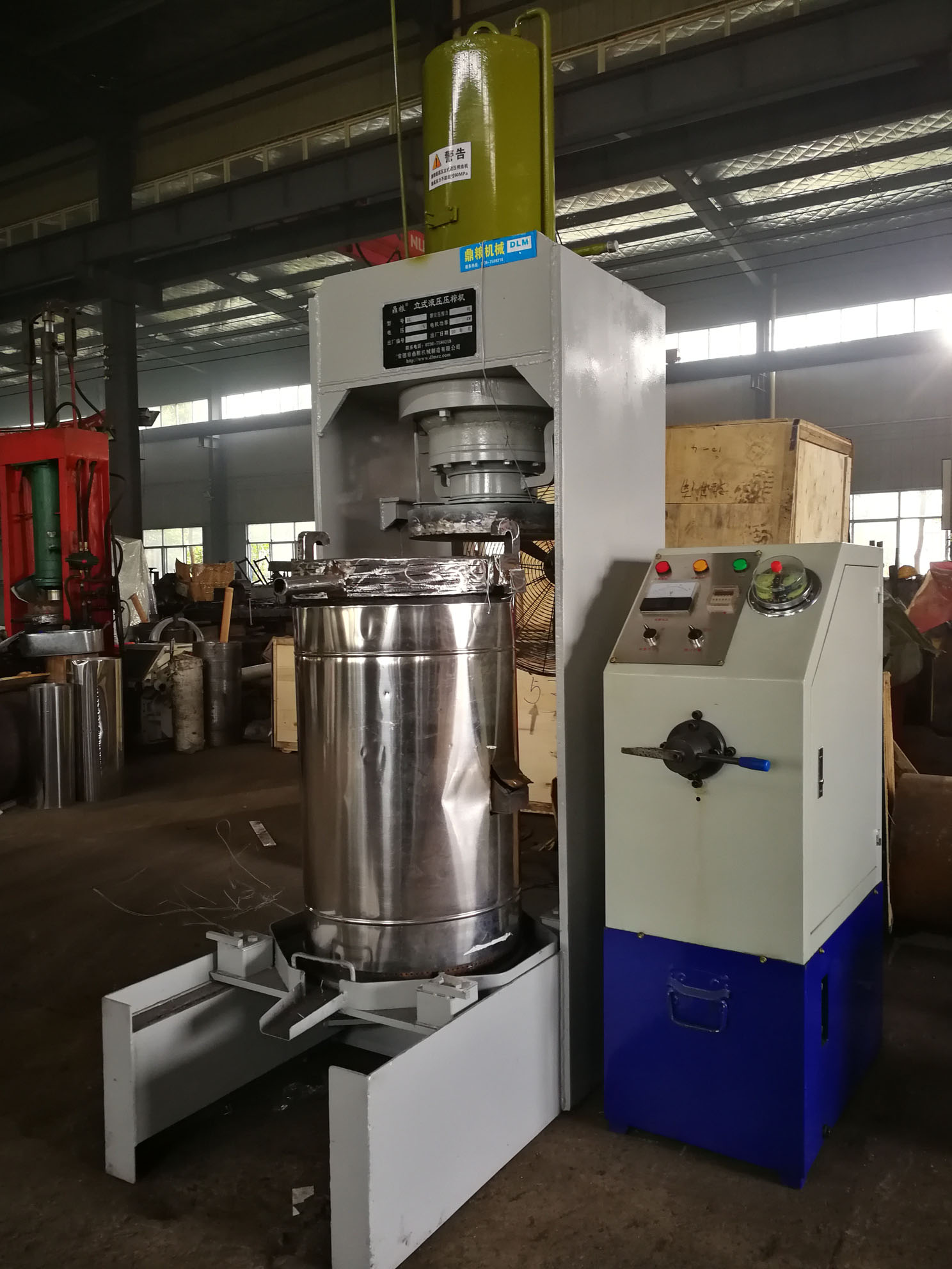 不銹鋼超高壓立式液壓壓榨機，果汁壓榨機，果渣壓榨機，藥材壓榨，油渣處理，白土壓榨
